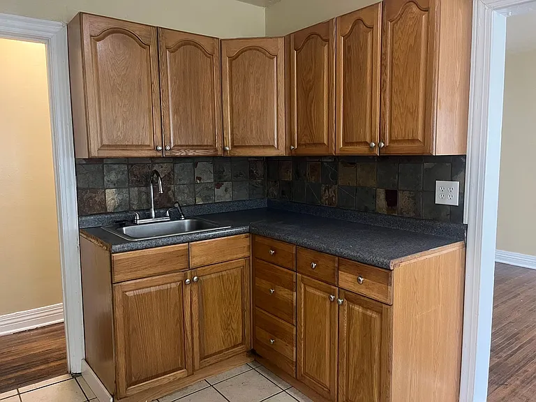 1504 S Knoxville Ave — Photo 10