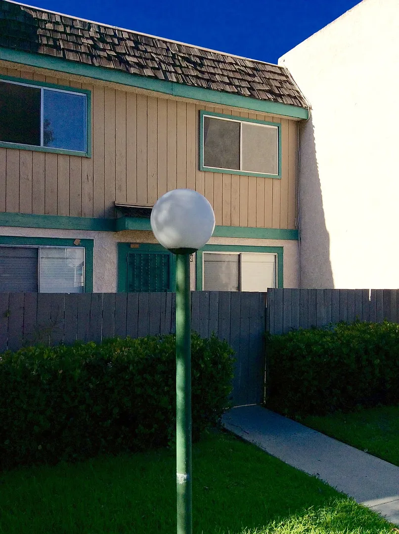 2 Bedroom 1.5 Bath Townhome — Photo 1