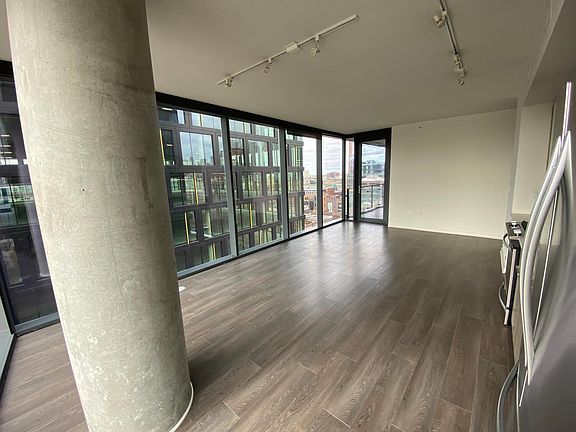 4th image of 214 N Halsted St #2105
