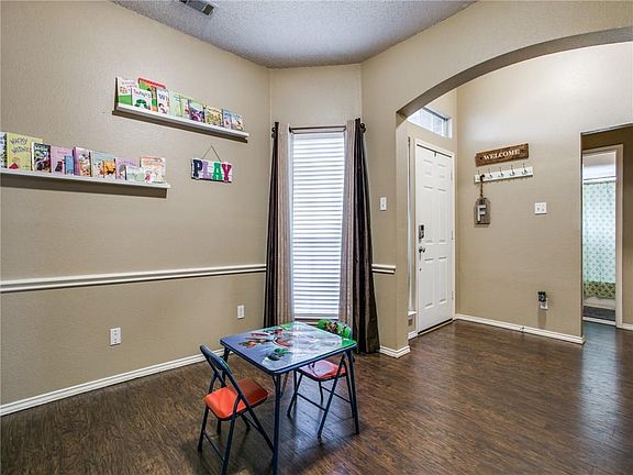3rd image of 532 Woodacre Dr
