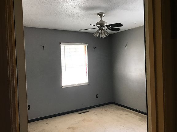 second bedroom w/ fan
