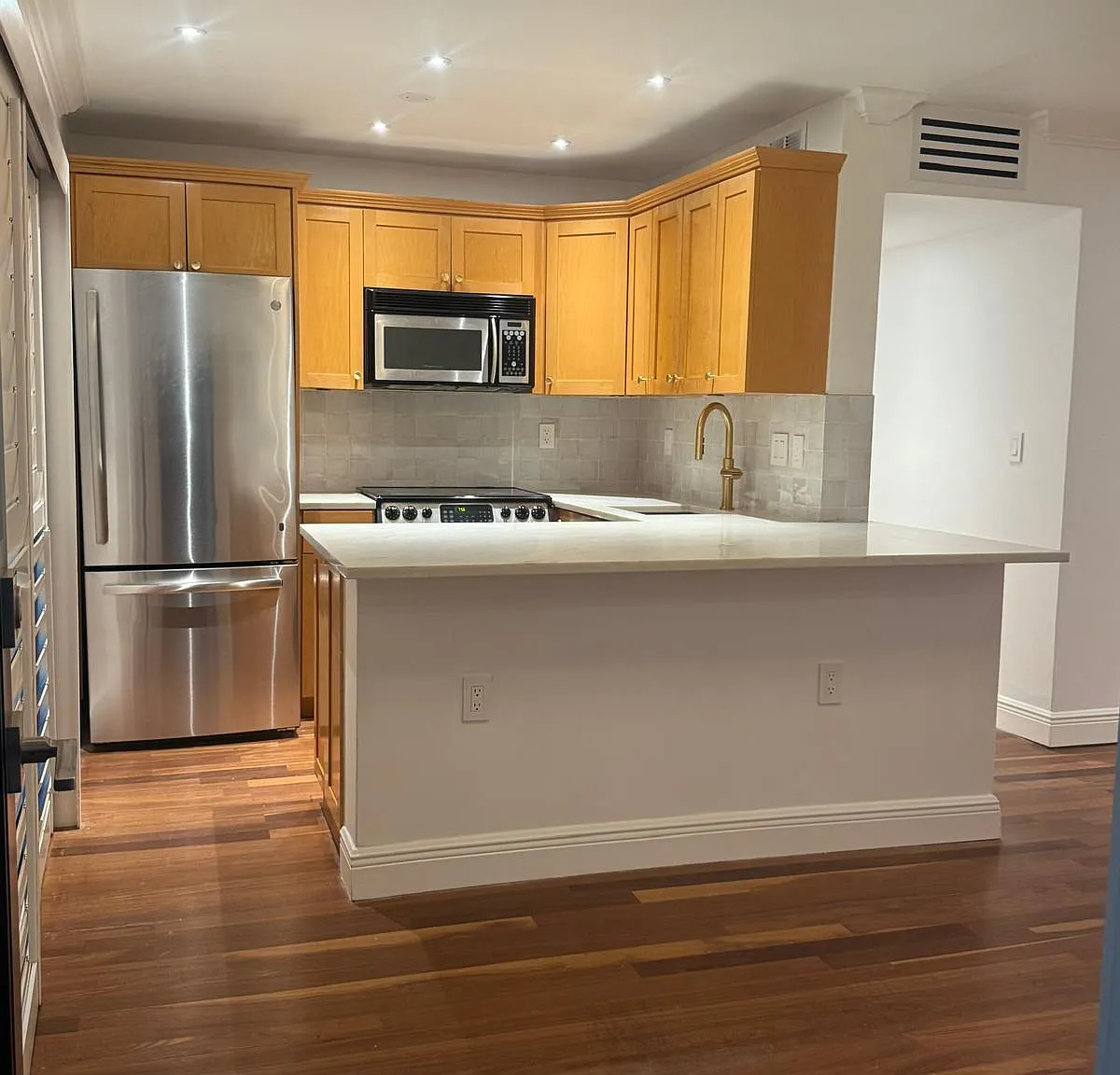2 bed, 1009 sqft, $3,500 — Photo 1