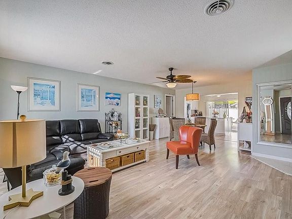 5th image of 476 Seminole Dr