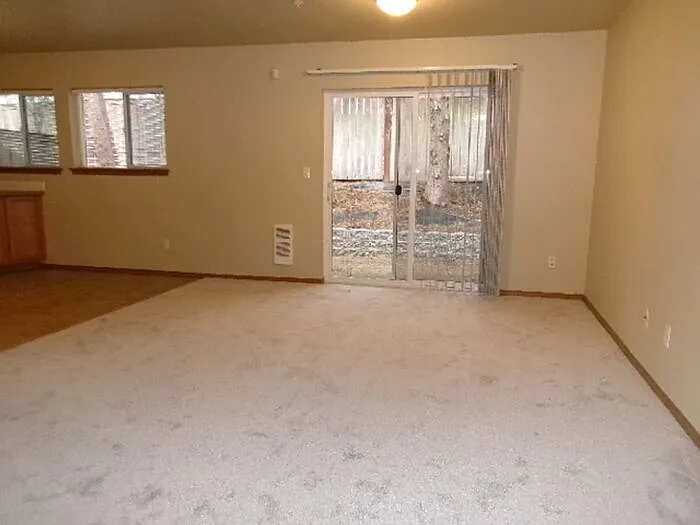 3 bed, 2.5 bath, 1350 sqft, $2,300 — Photo 3