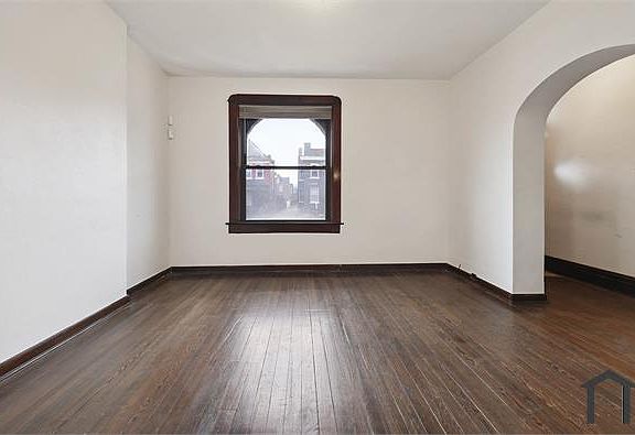 5th image of 3915 Sullivan Ave #1F