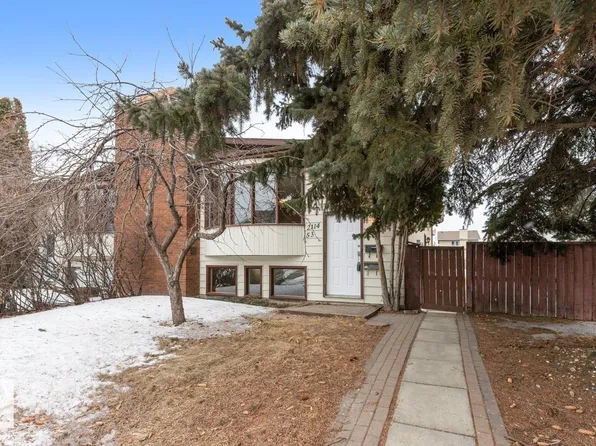 2114 53rd St NW, Edmonton, AB T6L 3K3
