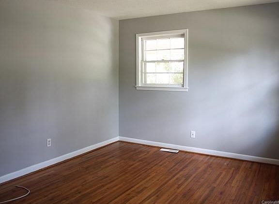 2nd image of 2041 Franklin St