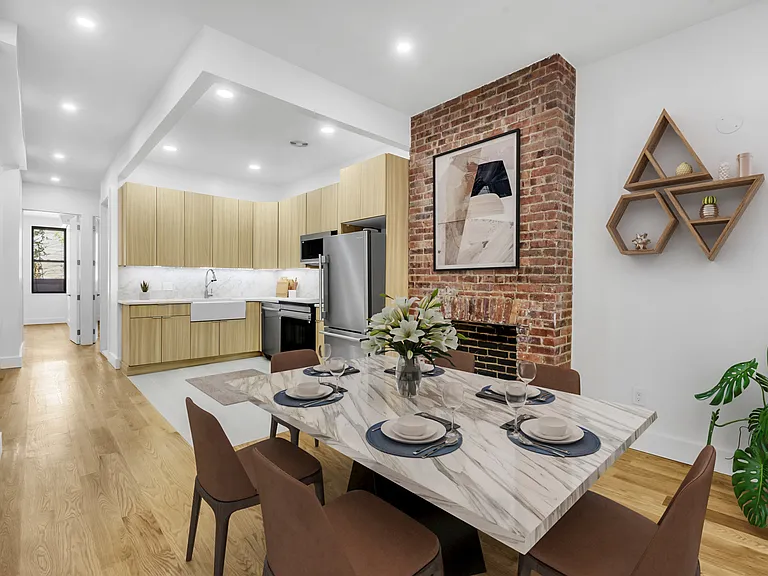 237 Ainslie St #1 — Photo 3