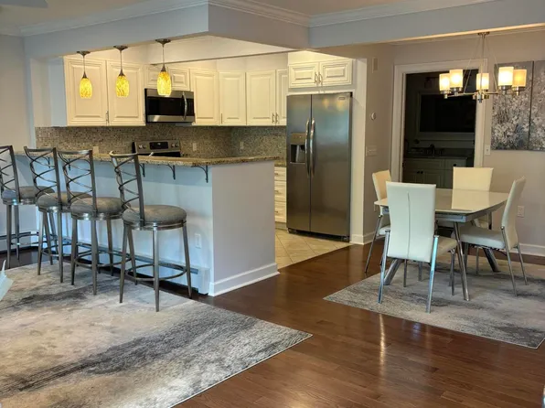 1465 E Putnam Ave APT 306, Greenwich, CT 06870