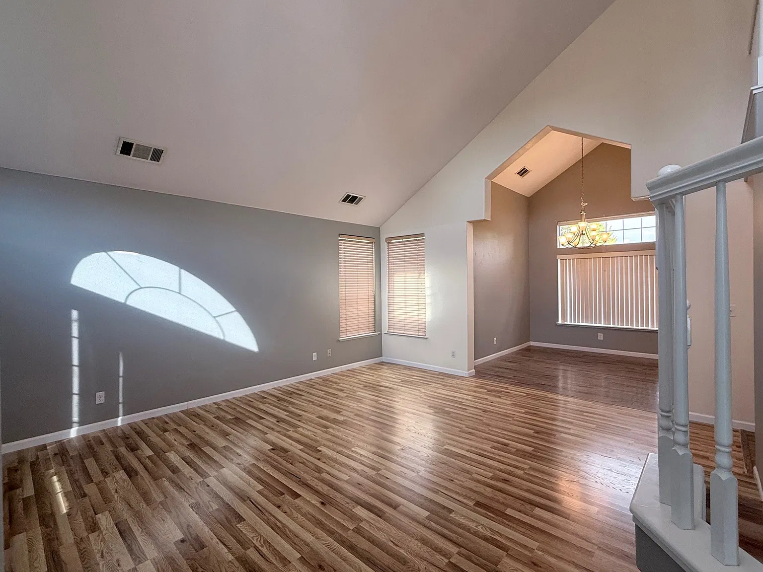 3 bed, 2.5 bath, 1832 sqft, $2,300 — Photo 2