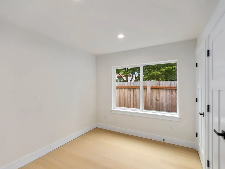 3207 NE 98th St — Photo 5
