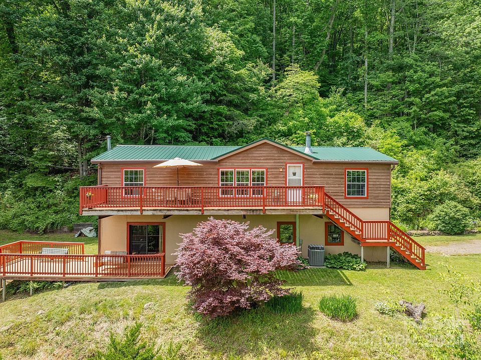 1st image of 375 Dahlia Ln