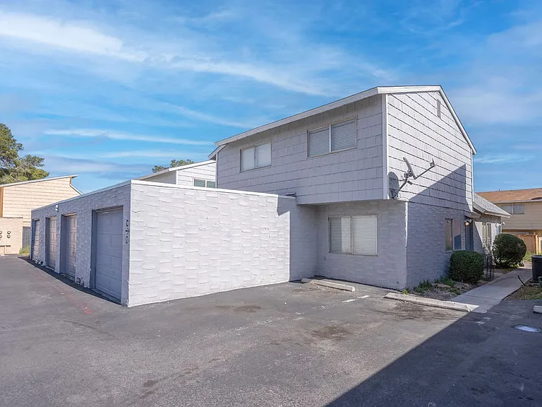 5198 Greene Ln — Photo 4
