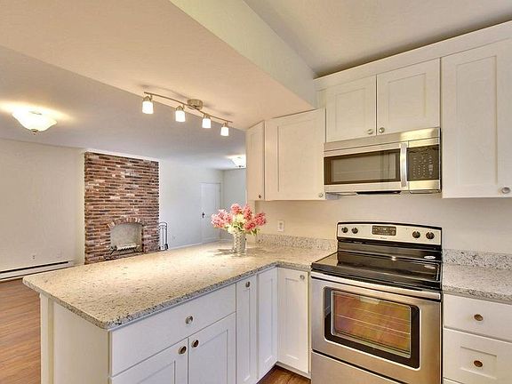 3rd image of 4805 Bradley Blvd