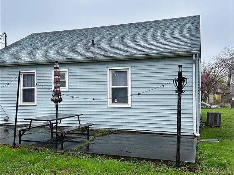 2415 Linden Ave — Photo 48