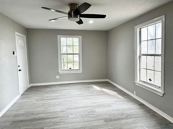 3rd image of 3104 Carroll Ave
