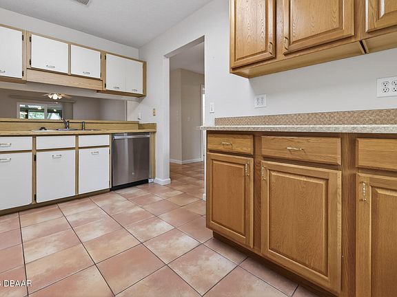 5th image of 1054 W Samms Ave