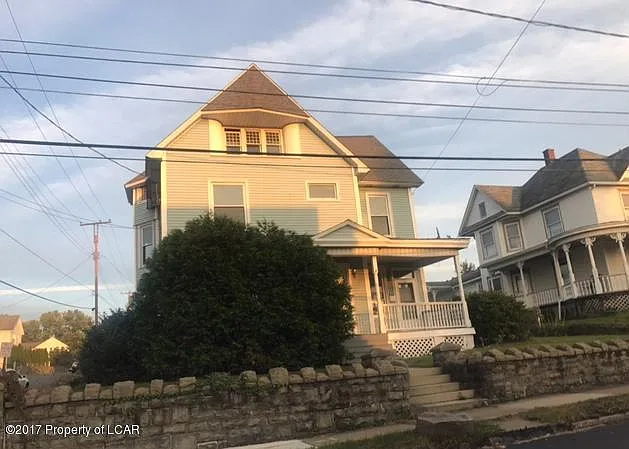 1132 Main St photo 1