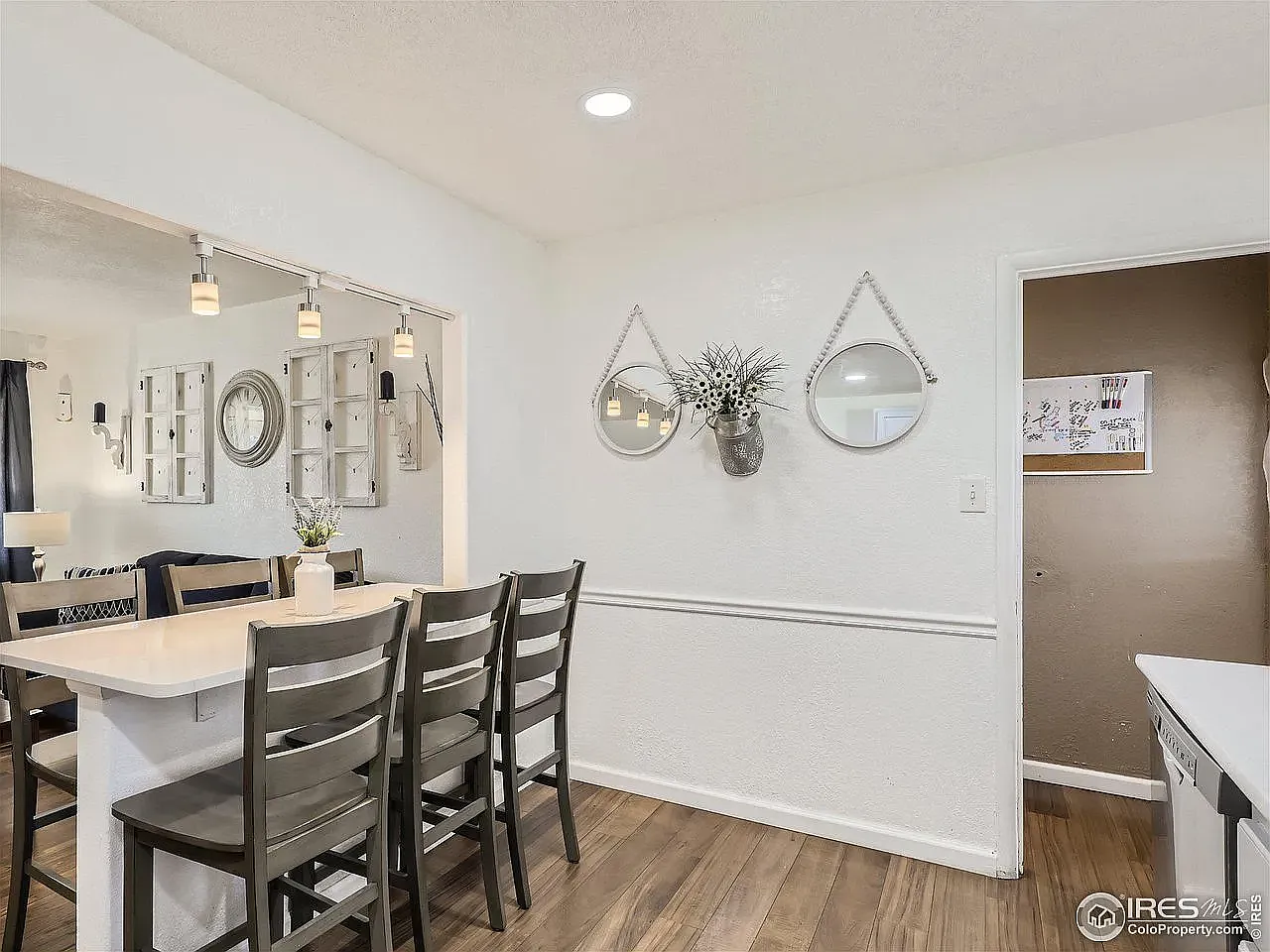 4 bed, 1728 sqft, $3,100 — Photo 3