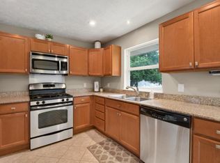 207 Augusta Dr, Mahomet, IL 61853