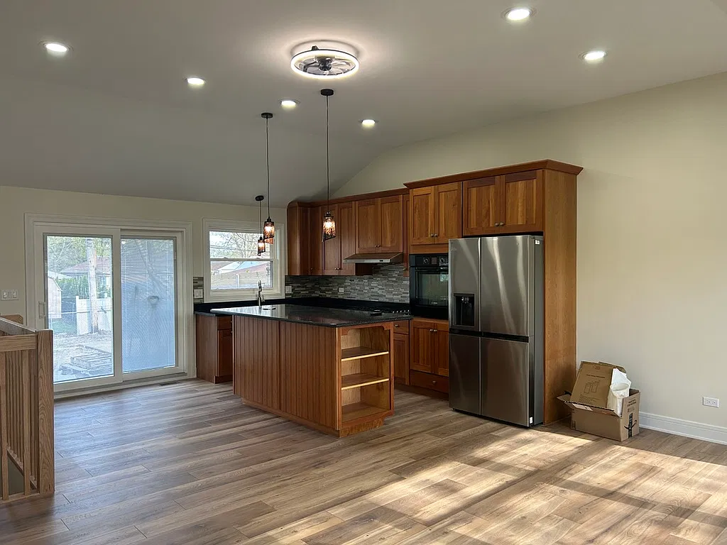 4 bed, 2100 sqft, $4,200 — Photo 3