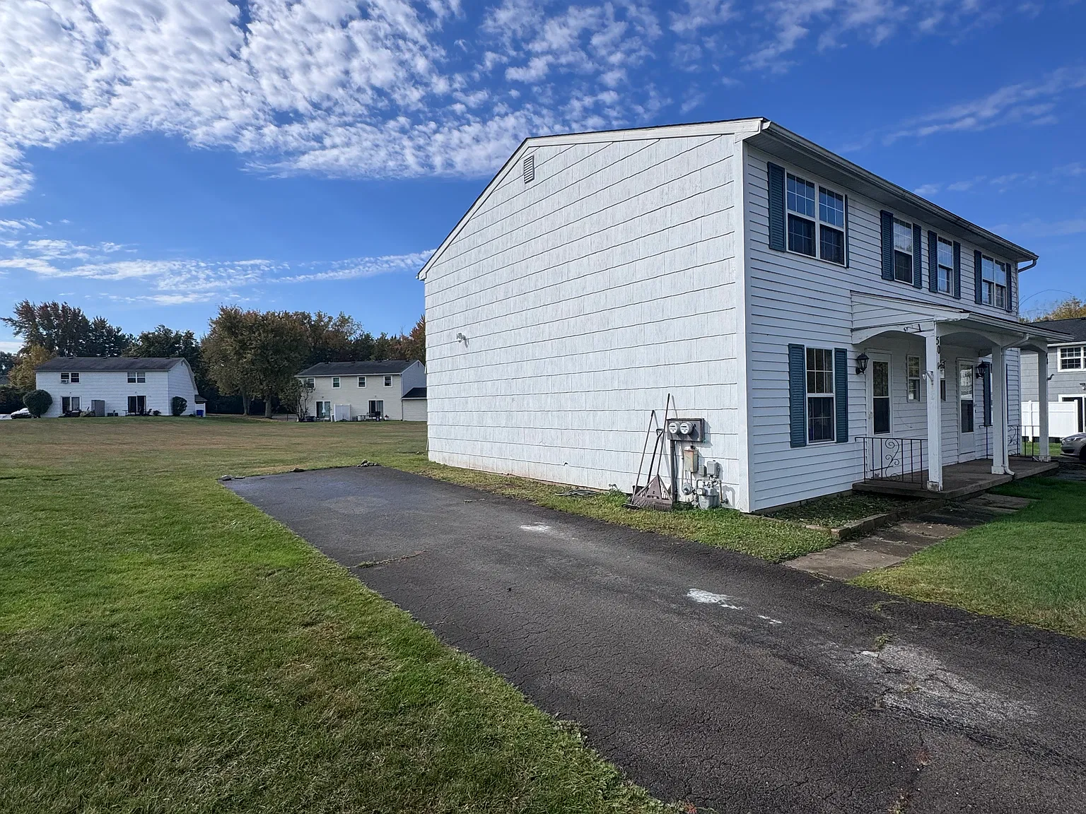 2 bed, 1.5 bath, 1300 sqft, $2,200 — Photo 3