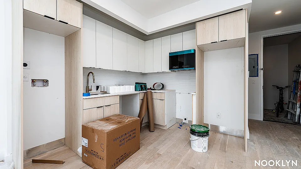193 Graham Avenue — Photo 4