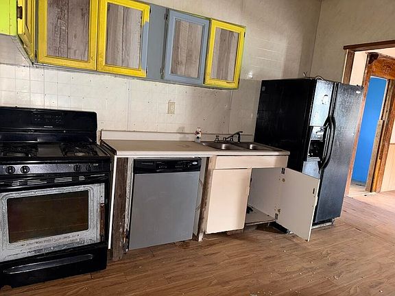 2nd image of 302 E Main St
