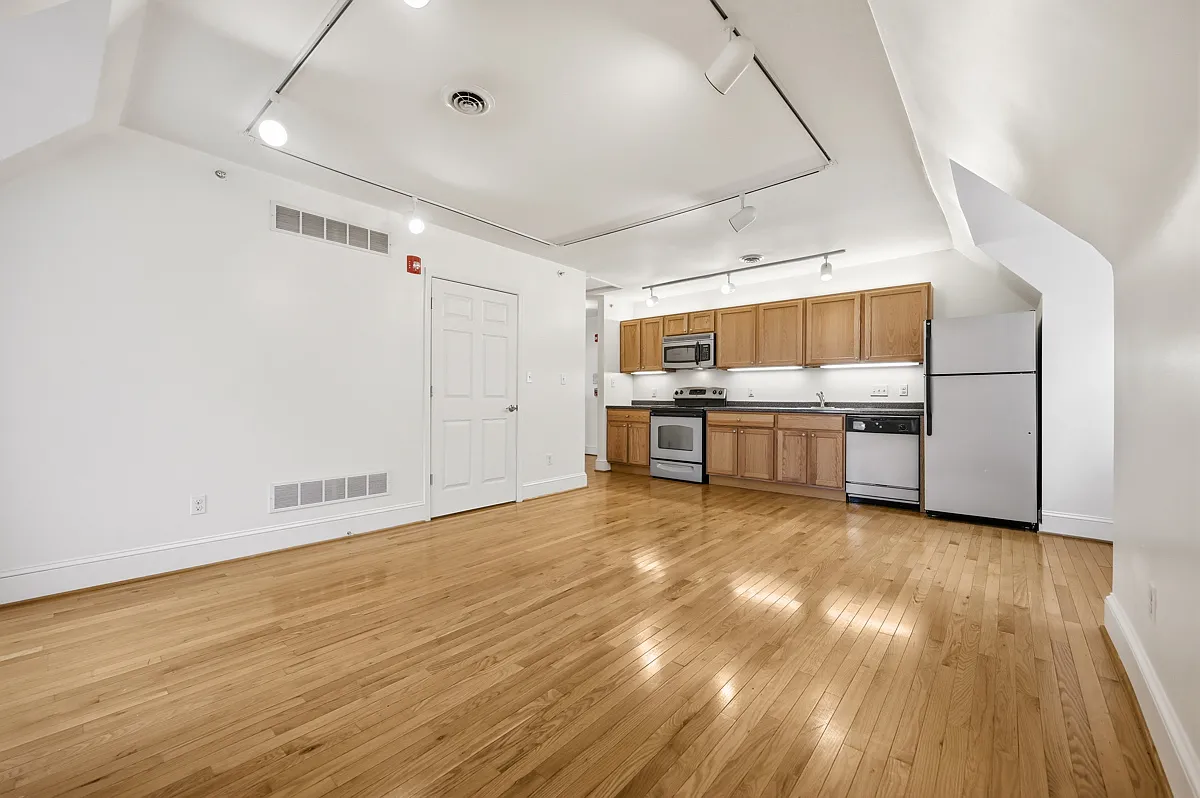 2 bed, 1.0 bath, $2,175 — Photo 3