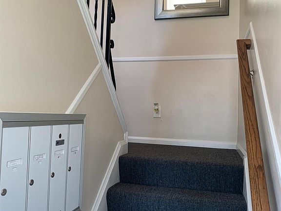 4th image of 3089 Glenmore Ave