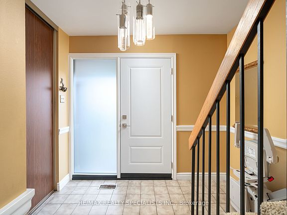 3rd image of 20 Mineola Rd E #75