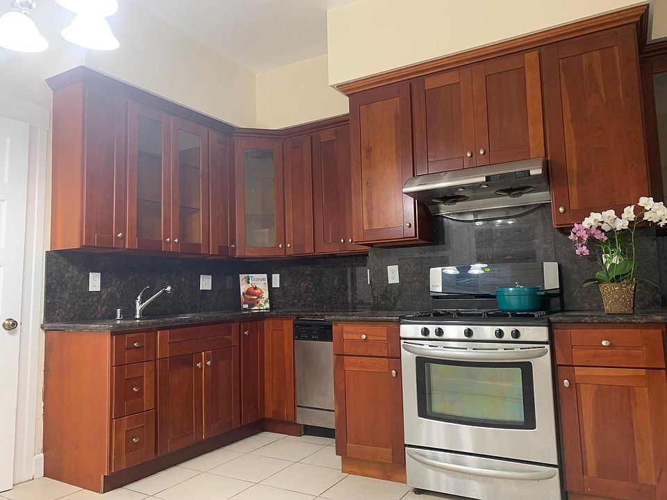 1st image of 4418 California St
