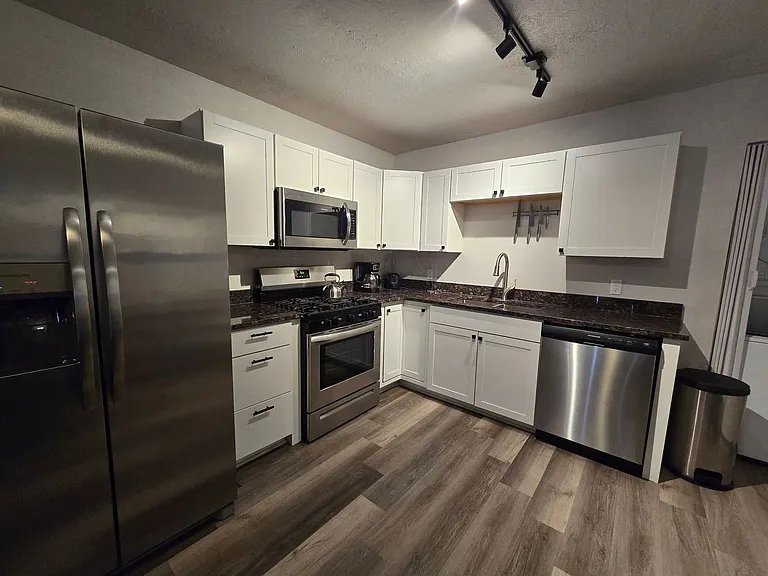715 S Laguna Ave — Photo 9