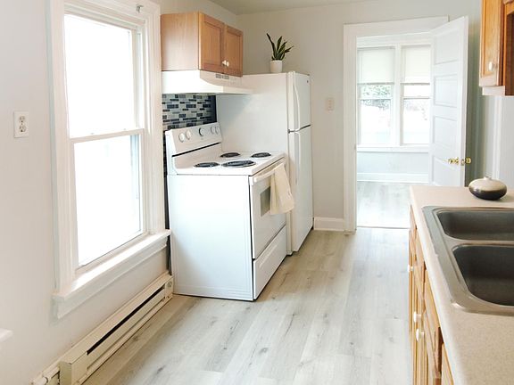 2nd image of 216-218 W Wilson Blvd #2W