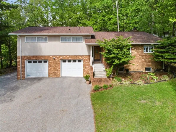 300 Tomahawk Dr, Christiansburg, VA 24073