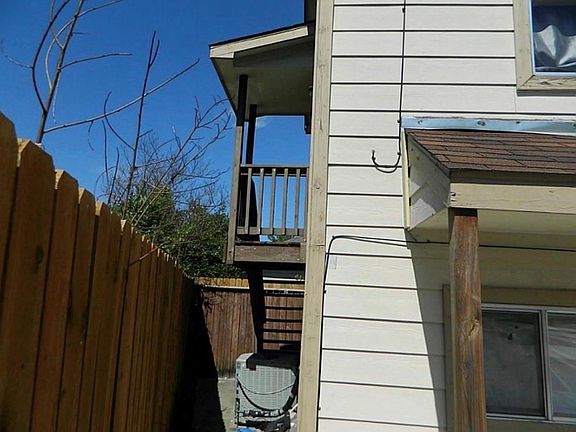 5th image of 313 Blanche St