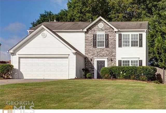Alluring 2 story home, located in a wonderful neighborhood!