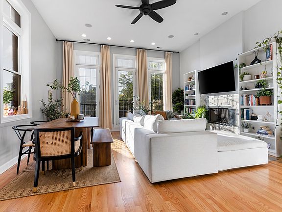 2nd image of 853 N Paulina St #3