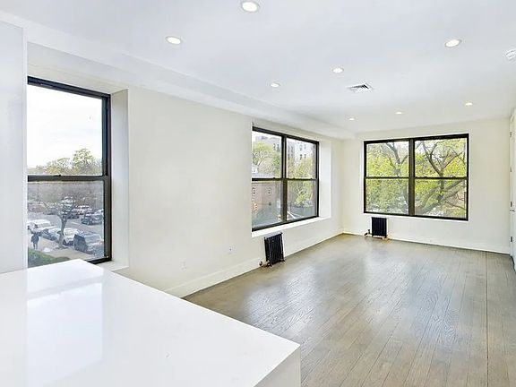 2nd image of 133 Lefferts Ave APT 4L