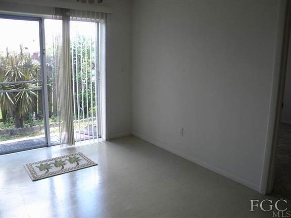 5th image of 128 SE 16th Pl APT 4