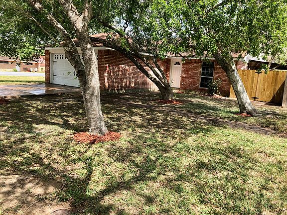 2nd image of 3 Wood Hollow Dr