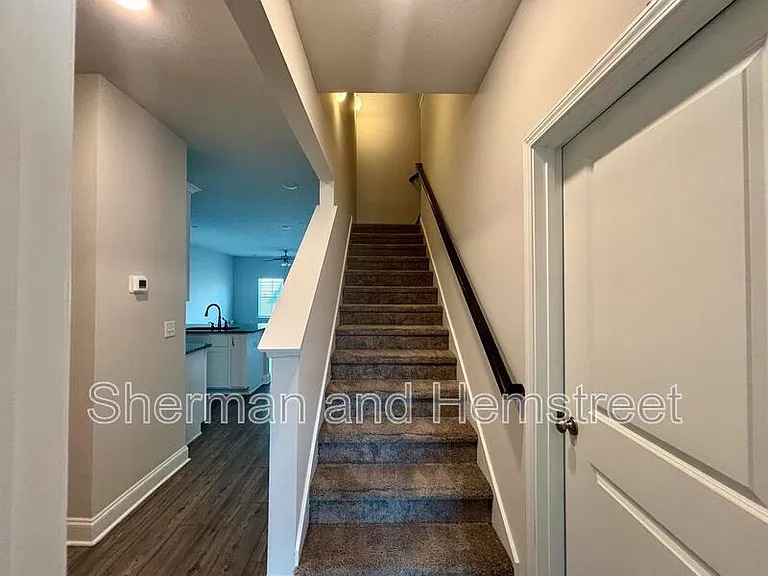 1101 Clareton Dr — Photo 14