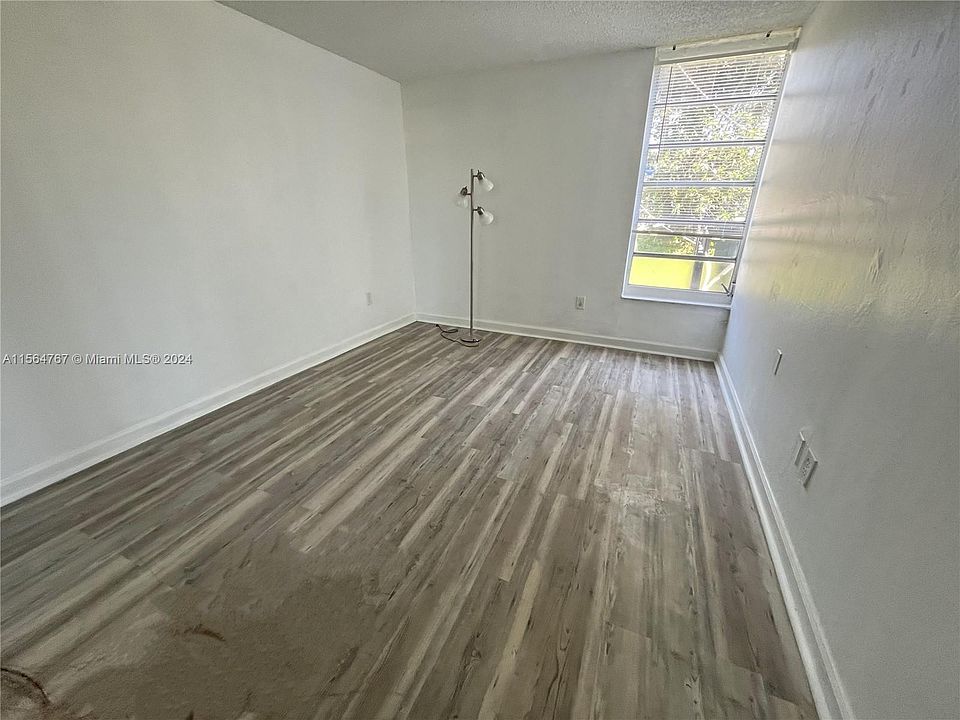 1st image of 310 Fontainebleau Blvd APT 104