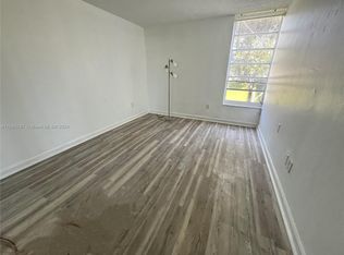 310 Fontainebleau Blvd APT 104, Miami, FL 33172