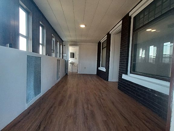 3rd image of 277 Freeport Rd