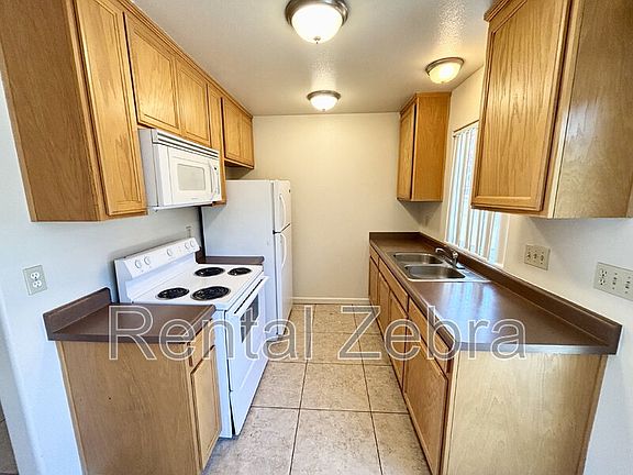 2nd image of 2935 Willowbrook Dr #B