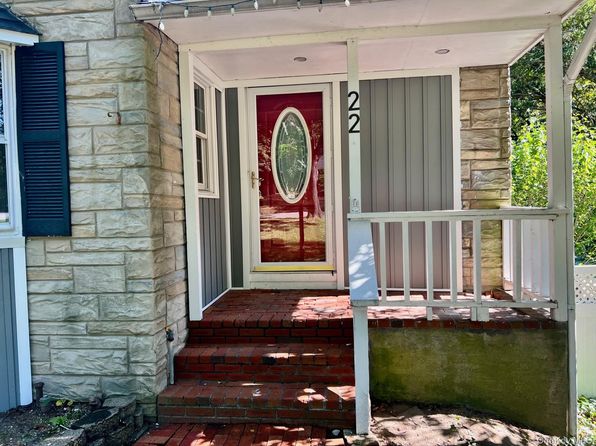 22 Bayberry Ln