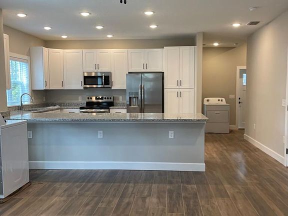 3rd image of 1079 South Blvd