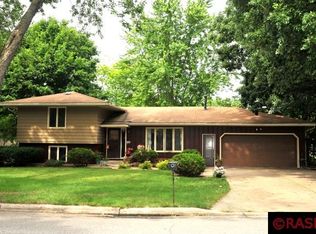104 S Mayfair Dr, Mankato, MN 56001