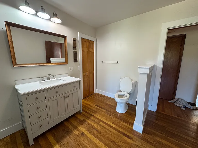 428 Middle Rd — Photo 15